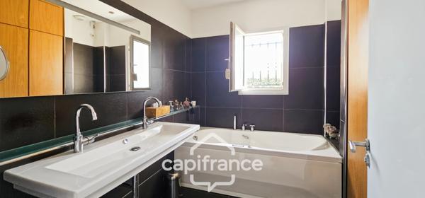 Maison plain-pied à vendre de 202 m² - BELLERIVE SUR ALLIER (03) - double garage / piscine