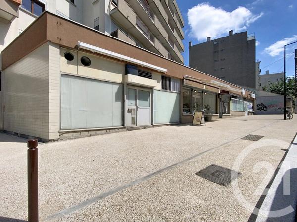 à vendre  200 m 2   PARIS  - 75018