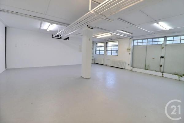 à vendre  200 m 2   PARIS  - 75018