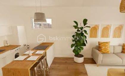 Plusieurs appartements T2 entièrement rénovés à neuf disponibles dans la commune de Fougères !!! à moins de 100 000€
À deux pas du Forum, sur les abords de la ville, je vous propose cette opportunité rare sur le marché que ce soit pour une résidence principale, un premier achat ou un investissement locatif à fort potentiel.

Une solution clé en main !
- A moins de 100 000€ acte en main
- Forte rentabilité locative
- Optimisation Fiscale et possibilité de défiscalisation selon votre situation
- Meublés ou non 
- Travaux couverts par une garantie décennale
- Partenaire de confiance et suivi chantier de A à Z

Le projet fait parti d'un programme global de rénovation complète de l'immeuble (9 lots), suivi par des professionnels reconnus pour leur savoir-faire et leur rigueur. 
Le modèle : Un appartement de type T2 comprenant une pièce de vie avec cuisine ouverte, une chambre, une salle d'eau et un WC.
Livraison prévisionnelle : 15 mois
DPE visé : minimum D
Surface des appartements de 23,5 à 33 m2

Cette opportunité est conditionnée à la réalisation des travaux par une entreprise partenaire historique, tous corps d'état et cette organisation garantit une parfaite cohérence du projet, un suivi de chantier maîtrisé et une livraison simultanée de l'ensemble des logements.
Les devis travaux sont déjà établi et fixe et n'attendent plus que vous ! 

Déjà 5 lots de vendus !!! plus que 4

En option : T2 meublé (Mobilier, électroménager, décoration...)

Vidéo d'une réalisation type pour illustrer le projet !
Contactez moi pour plus d'informations !!