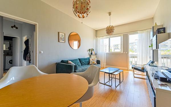 Appartement à vendre    2 pièces • 47,71 m2 Paris 19