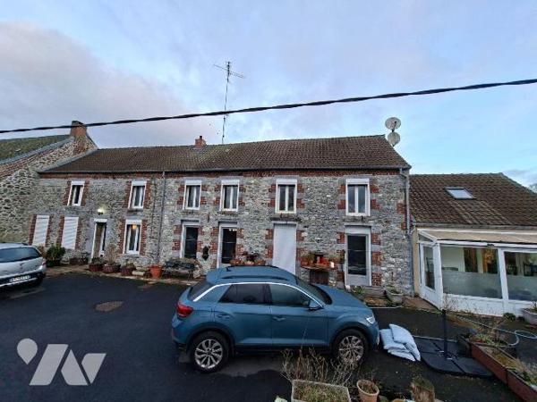 Maison de caractère en pierres, de 200 m2 habitable sur et avec 1304 m2, comprenant :
- au rez...