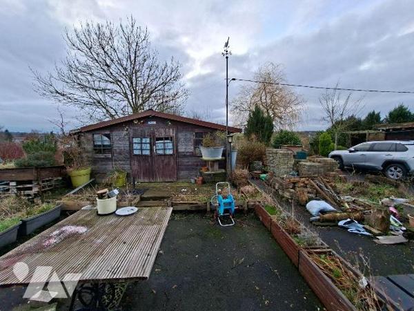Maison de caractère en pierres, de 200 m2 habitable sur et avec 1304 m2, comprenant :
- au rez...