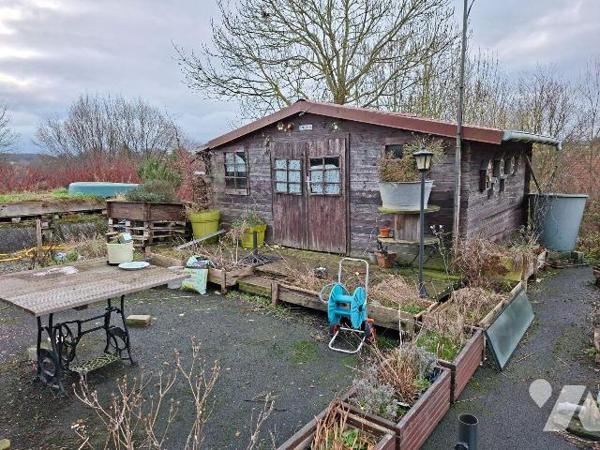 Maison de caractère en pierres, de 200 m2 habitable sur et avec 1304 m2, comprenant :
- au rez...