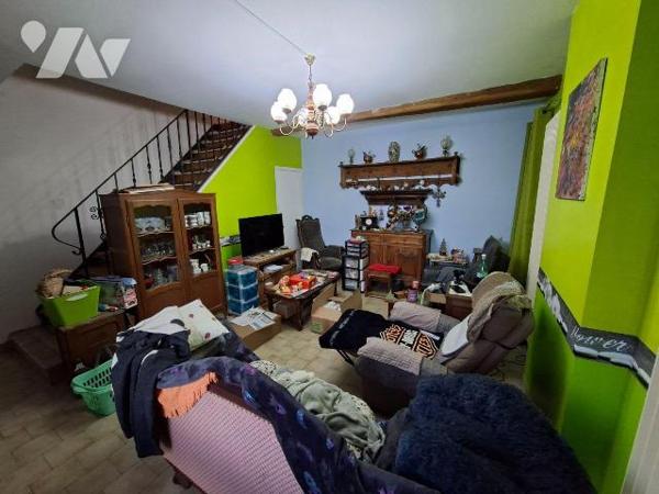 Maison de caractère en pierres, de 200 m2 habitable sur et avec 1304 m2, comprenant :
- au rez...