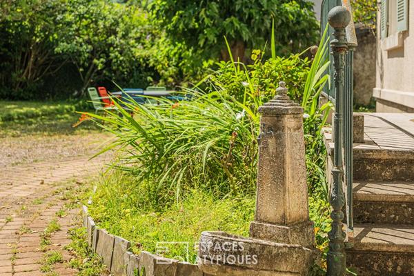 Maison de maître dans un écrin de verdure