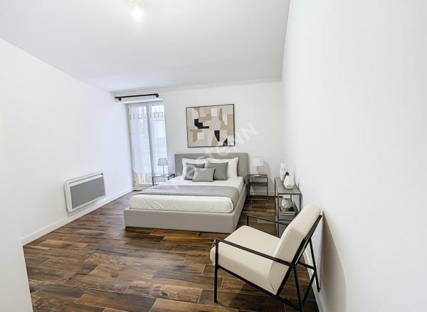 Venez découvrir sans tarder cette charmante maison de hameau située à Gorges, à seulement 7 minutes de l'axe Nantes?Cholet, 5 minutes de Clisson et 6 minutes de Vallet.