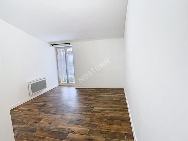 Venez découvrir sans tarder cette charmante maison de hameau située à Gorges, à seulement 7 minutes de l'axe Nantes?Cholet, 5 minutes de Clisson et 6 minutes de Vallet.