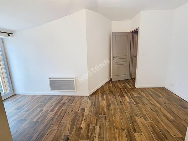 Venez découvrir sans tarder cette charmante maison de hameau située à Gorges, à seulement 7 minutes de l'axe Nantes?Cholet, 5 minutes de Clisson et 6 minutes de Vallet.