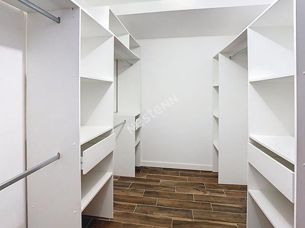 Venez découvrir sans tarder cette charmante maison de hameau située à Gorges, à seulement 7 minutes de l'axe Nantes?Cholet, 5 minutes de Clisson et 6 minutes de Vallet.