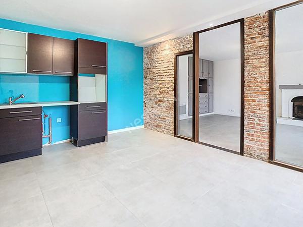 Venez découvrir sans tarder cette charmante maison de hameau située à Gorges, à seulement 7 minutes de l'axe Nantes?Cholet, 5 minutes de Clisson et 6 minutes de Vallet.