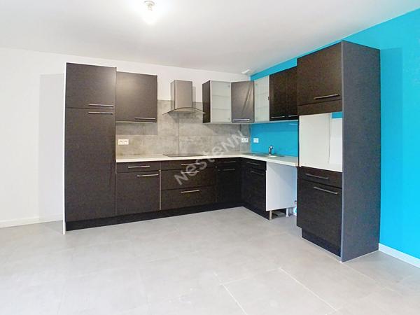 Venez découvrir sans tarder cette charmante maison de hameau située à Gorges, à seulement 7 minutes de l'axe Nantes?Cholet, 5 minutes de Clisson et 6 minutes de Vallet.