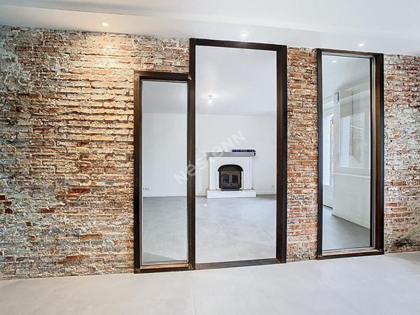 Venez découvrir sans tarder cette charmante maison de hameau située à Gorges, à seulement 7 minutes de l'axe Nantes?Cholet, 5 minutes de Clisson et 6 minutes de Vallet.