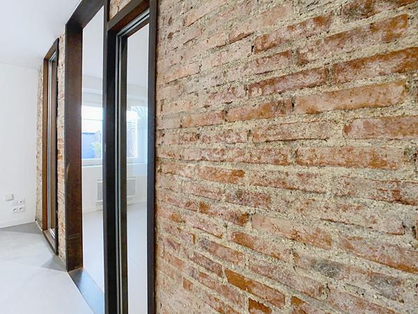 Venez découvrir sans tarder cette charmante maison de hameau située à Gorges, à seulement 7 minutes de l'axe Nantes?Cholet, 5 minutes de Clisson et 6 minutes de Vallet.