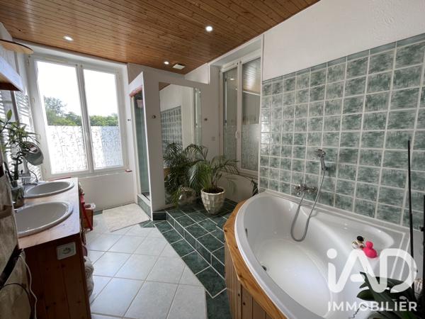 Maison à vendre 6 pièces 164 m² Neuillé-Pont-Pierre