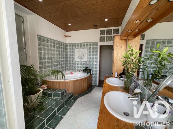 Maison à vendre 6 pièces 164 m² Neuillé-Pont-Pierre