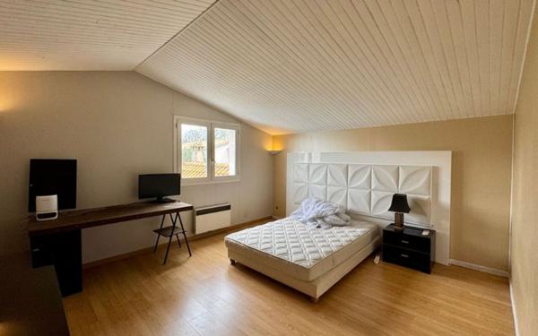 Maison à louer    8 pièces •  Mérignac