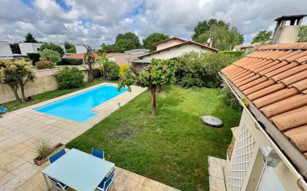 Maison à louer    8 pièces •  Mérignac