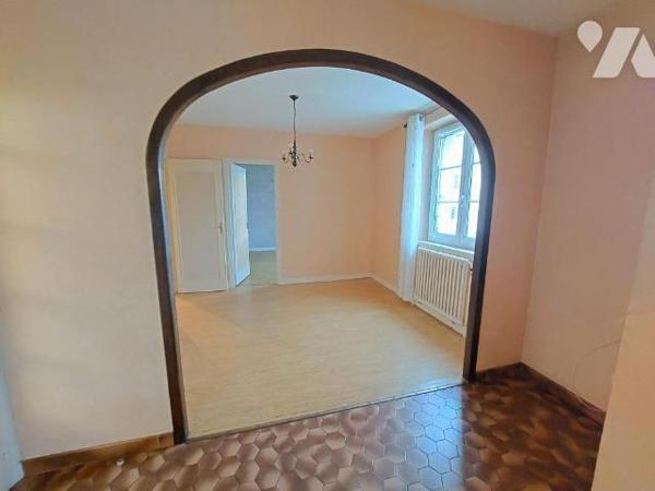 A VENDRE - MAISON - COSSE LE VIVIEN