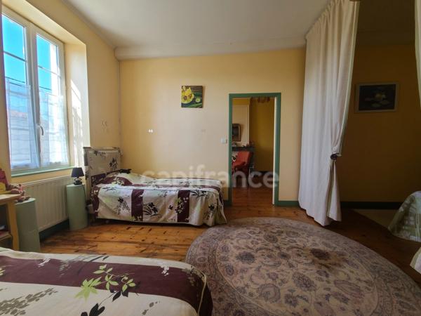 Maison de charme de 255m² proche de MATHA (17)