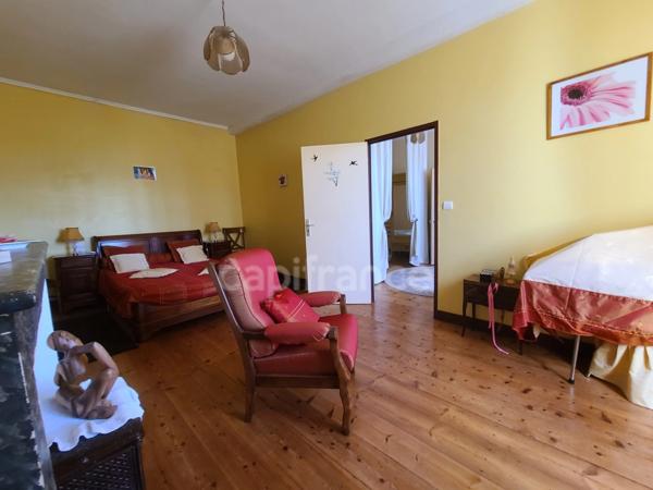 Maison de charme de 255m² proche de MATHA (17)