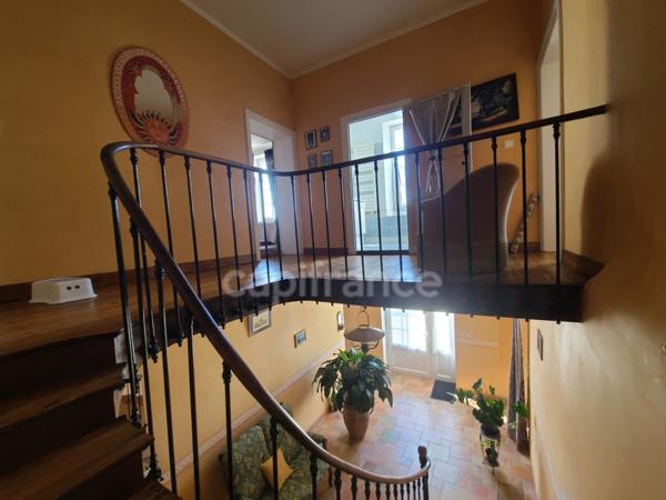 Maison de charme de 255m² proche de MATHA (17)