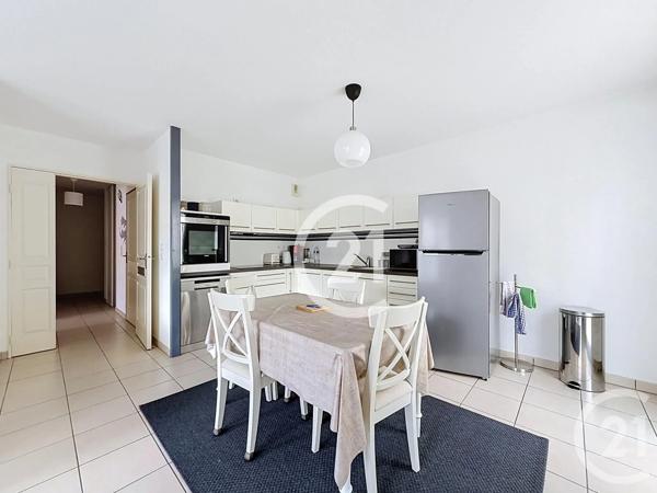Appartement F3 à vendre  3 pièces - 66 m 2   CAEN  - 14