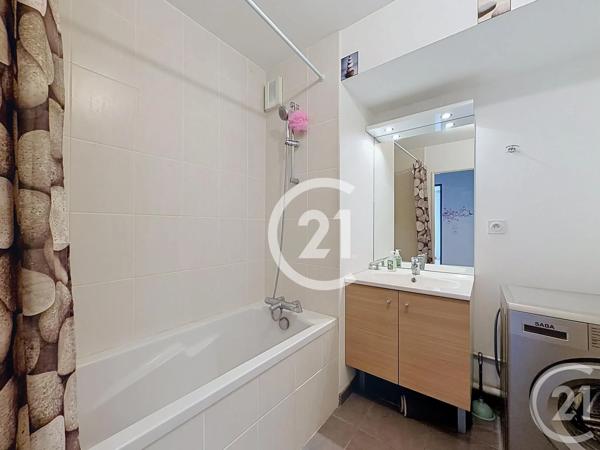 Appartement F3 à vendre  3 pièces - 66 m 2   CAEN  - 14