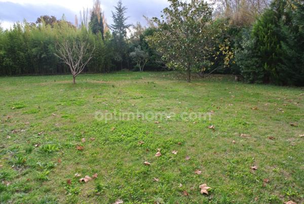 Terrain de 830m² à SAINT REMY DE PROVENCE