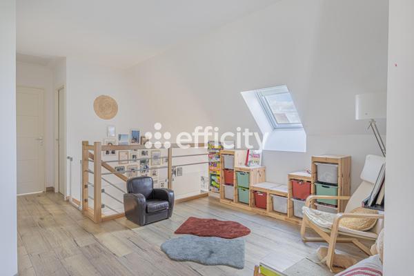 Maison
         5 pièces
        - 140 m² 354 000 € *