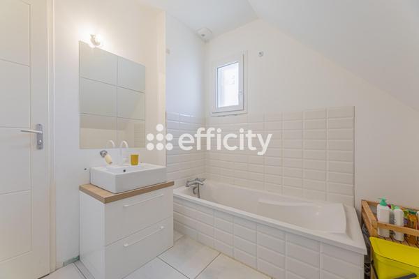 Maison
         5 pièces
        - 140 m² 354 000 € *