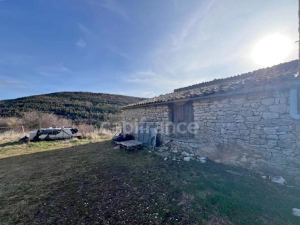 Maison Ferme avec 18 hectares à vendre à La Rochegiron (04150) proche Banon, Alpes-de-Haute-Provence