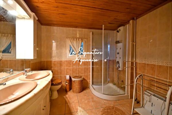 Charme de l’ancien, calme et beaux volumes : une maison pleine de potentiel !
