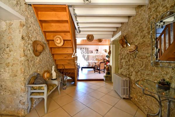 Charme de l’ancien, calme et beaux volumes : une maison pleine de potentiel !