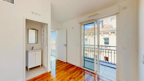 Marseille (13006) 2 PIECES DERNIER ETAGE TERRASSE VUE MER MARSEILLE COURS JULIEN 13006