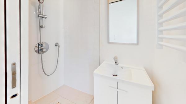 Marseille (13006) 2 PIECES DERNIER ETAGE TERRASSE VUE MER MARSEILLE COURS JULIEN 13006