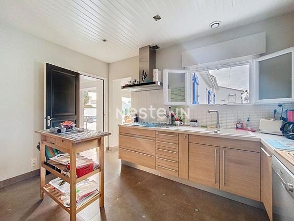 MAISON INDIVIDUELLE ST HILAIRE DE RIEZ - 6 pièce(s) - 169 m2