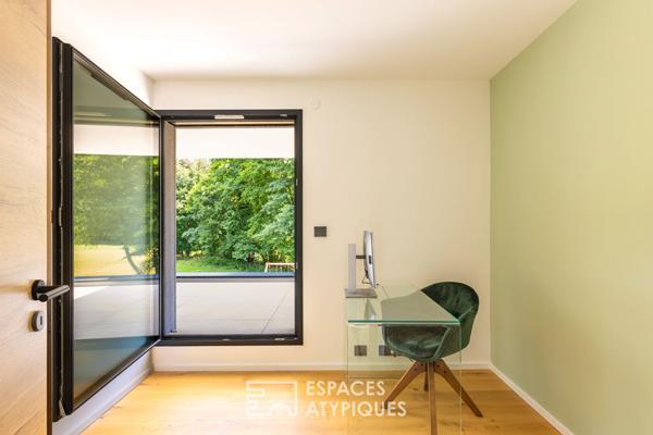 Maison neuve avec piscine à débordement et vue dégagée