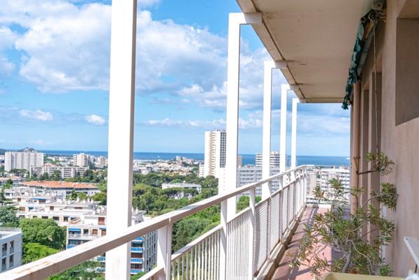 Appartement à vendre 4 pièces, étage élevé, vue exceptionnelle mer & collines & Notre Dame de la Garde, cave, garage, balcon/terrasse