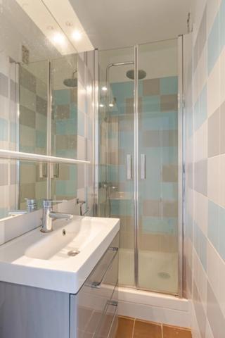 Appartement à vendre 4 pièces, étage élevé, vue exceptionnelle mer & collines & Notre Dame de la Garde, cave, garage, balcon/terrasse