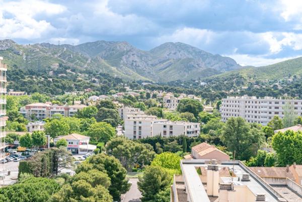 Appartement à vendre 4 pièces, étage élevé, vue exceptionnelle mer & collines & Notre Dame de la Garde, cave, garage, balcon/terrasse