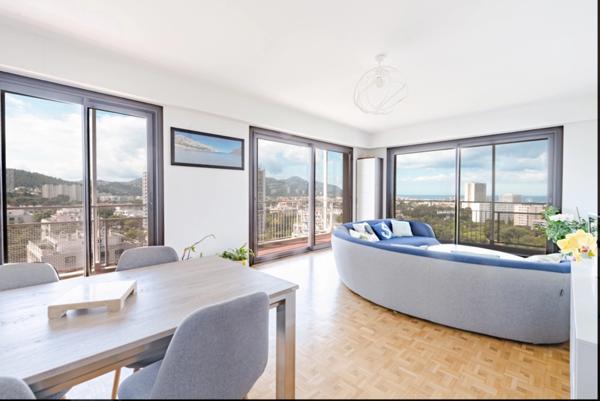 Appartement à vendre 4 pièces, étage élevé, vue exceptionnelle mer & collines & Notre Dame de la Garde, cave, garage, balcon/terrasse