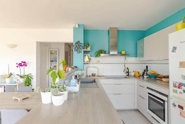 Appartement à vendre 4 pièces, étage élevé, vue exceptionnelle mer & collines & Notre Dame de la Garde, cave, garage, balcon/terrasse