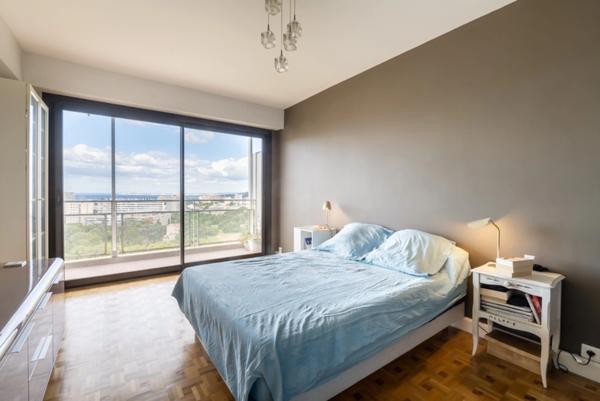 Appartement à vendre 4 pièces, étage élevé, vue exceptionnelle mer & collines & Notre Dame de la Garde, cave, garage, balcon/terrasse