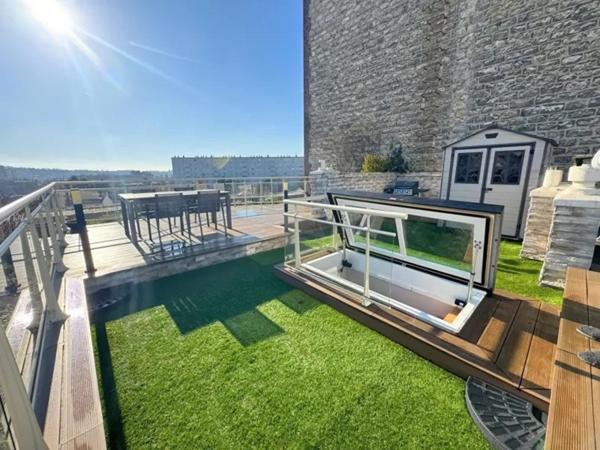 - 4 mn à pied du RER - Térrasse de 80 m2 sans vis à vis avec une belle vue