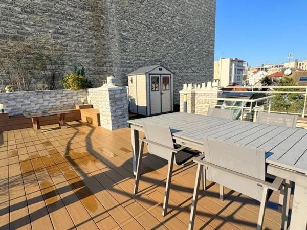 - 4 mn à pied du RER - Térrasse de 80 m2 sans vis à vis avec une belle vue