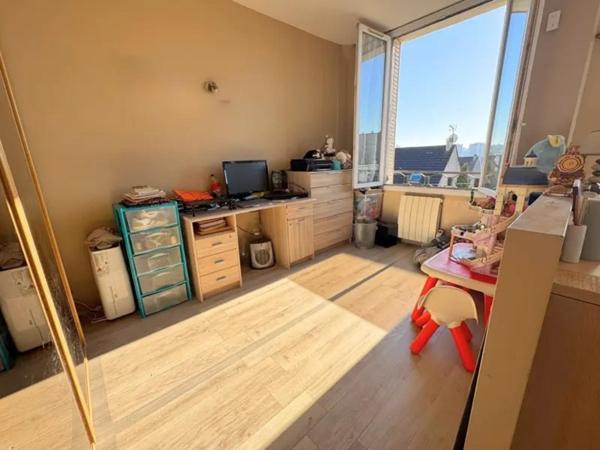 - 4 mn à pied du RER - Térrasse de 80 m2 sans vis à vis avec une belle vue