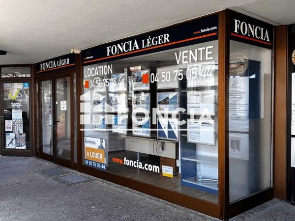 Location Local commercial 1 pièce 60 m² - 1-3-5 PLACE PORTE D'ALLINGES Evian Les Bains 74500