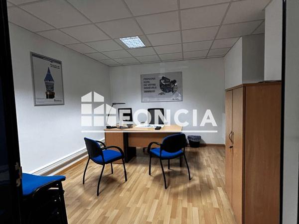 Location Local commercial 1 pièce 60 m² - 1-3-5 PLACE PORTE D'ALLINGES Evian Les Bains 74500