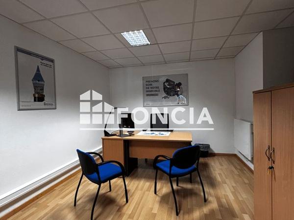 Location Local commercial 1 pièce 60 m² - 1-3-5 PLACE PORTE D'ALLINGES Evian Les Bains 74500